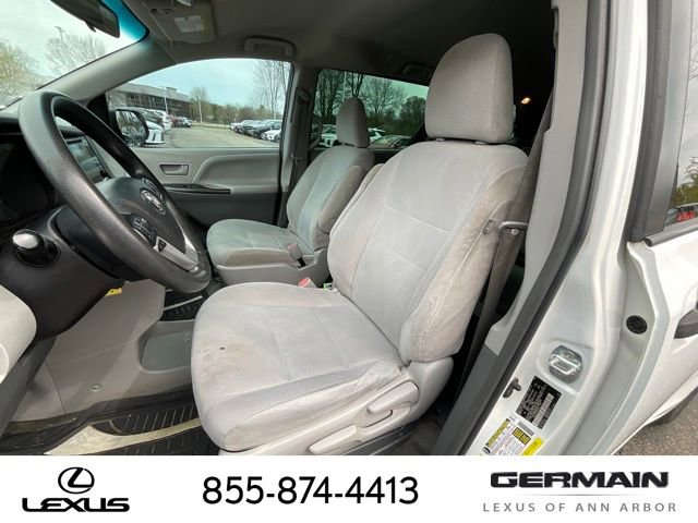 Used 2017 Toyota Sienna L image 12