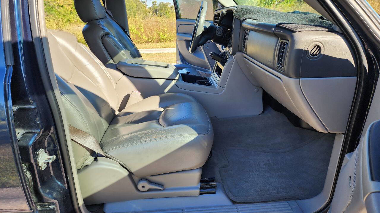 Used 2005 Chevrolet Avalanche LS w/ Preferred Equipment Group image 20