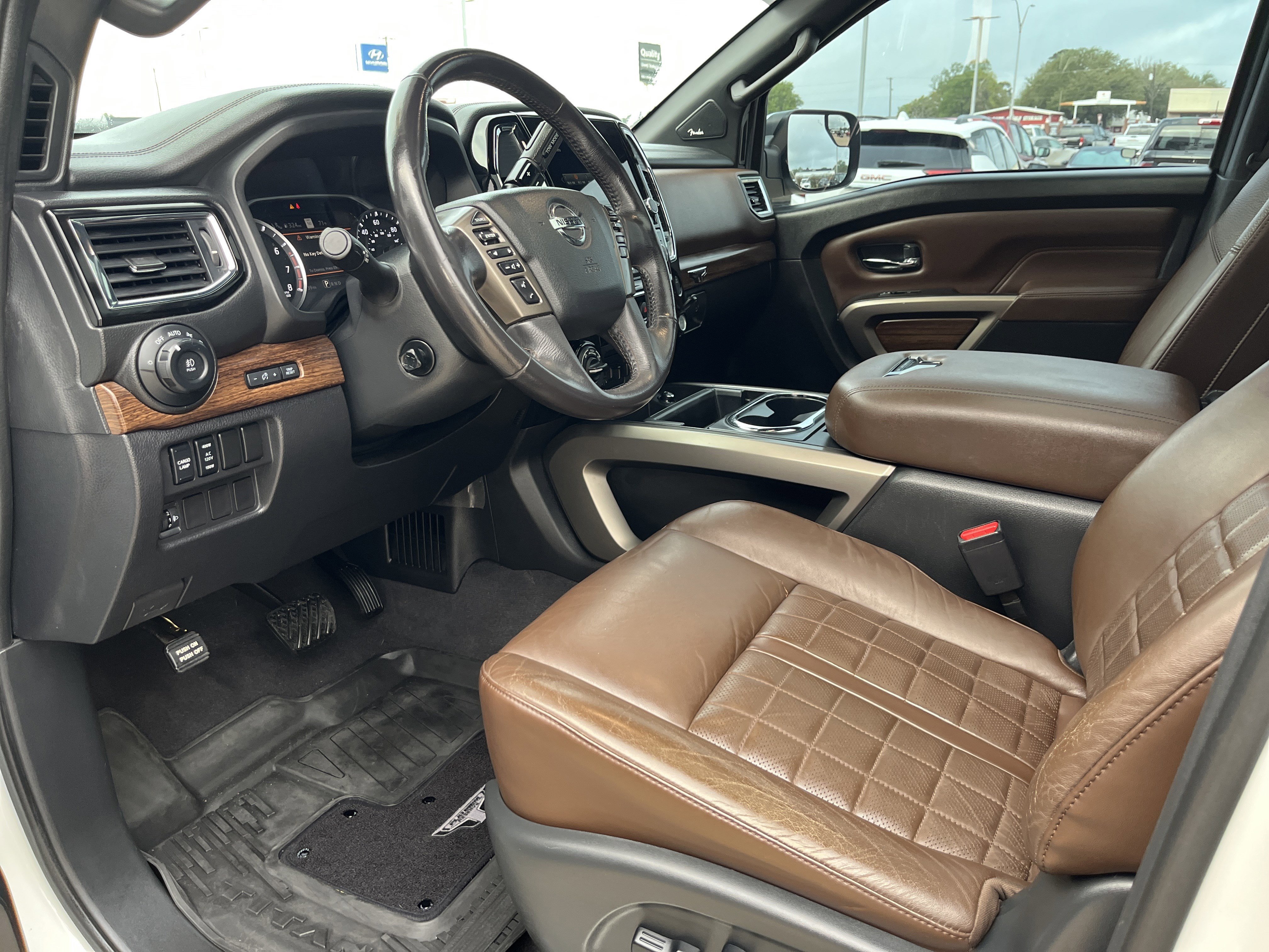 Used 2022 Nissan Titan Platinum Reserve w/ Moonroof Package image 11