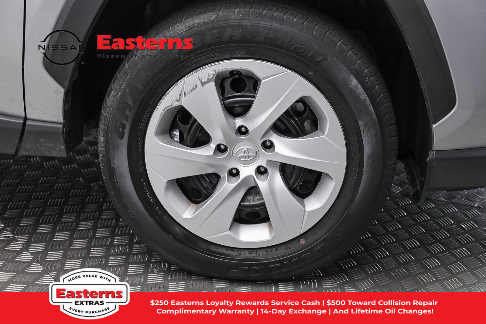Used 2025 Toyota RAV4 LE AWD/4WD image 30