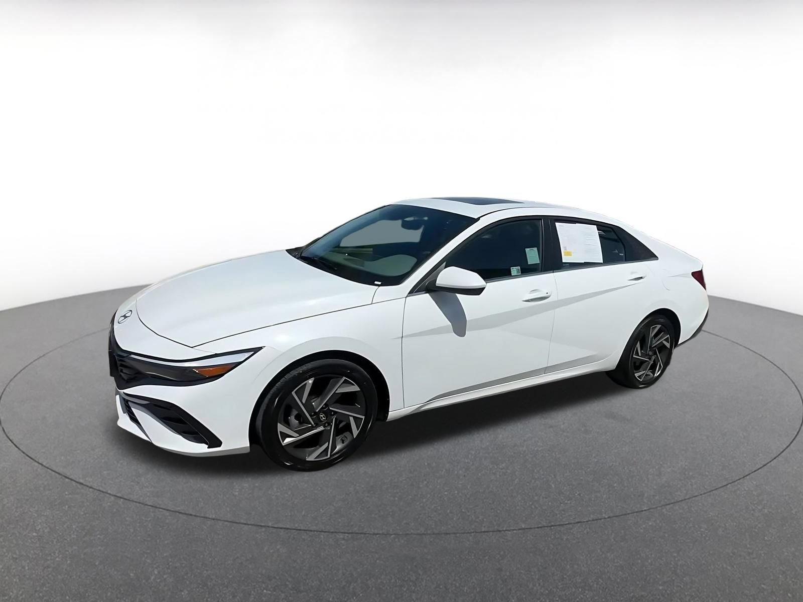 Used 2025 Hyundai Elantra SEL FWD image 8