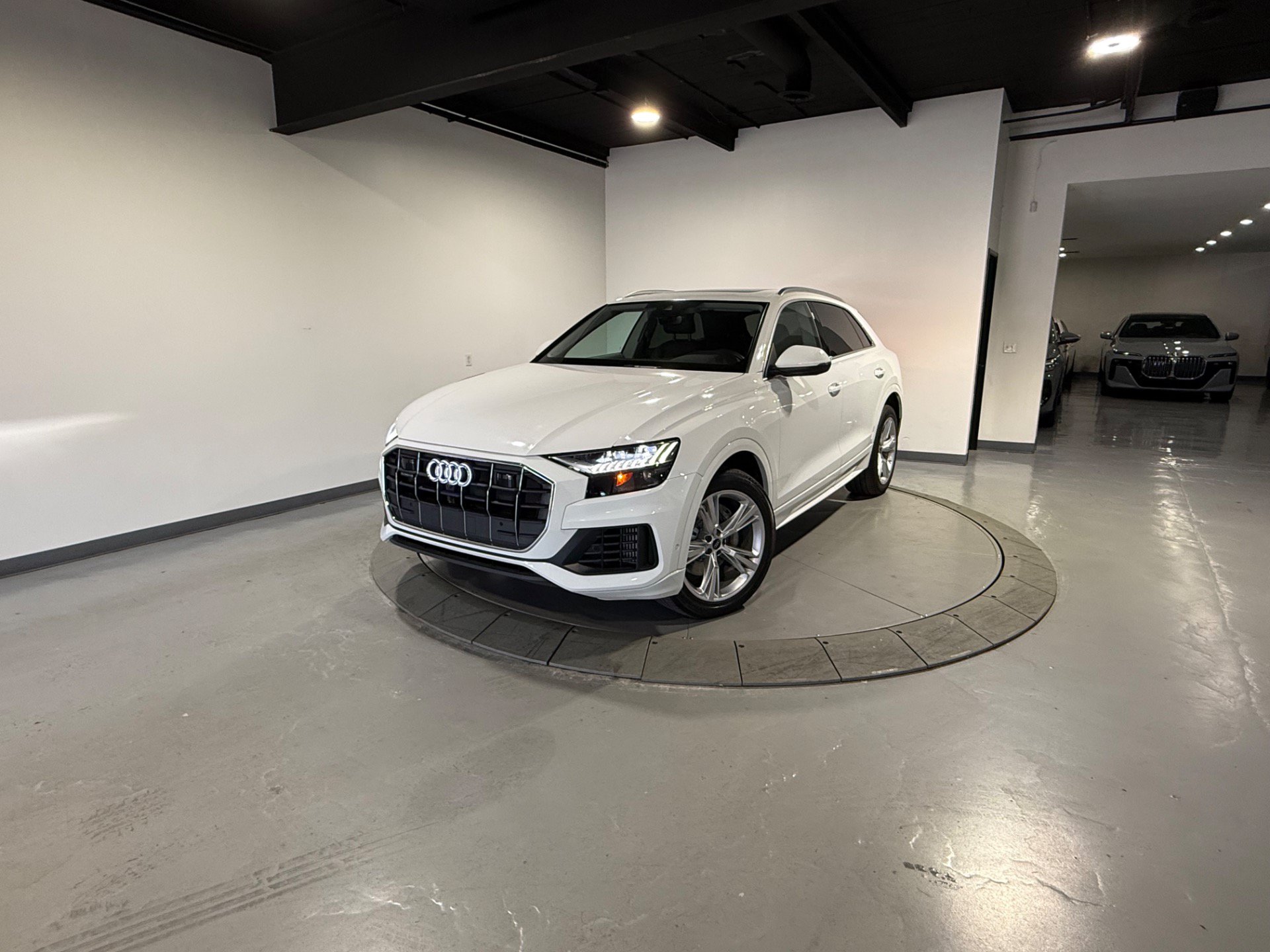 Used 2023 Audi Q8 Premium w/ Convenience Package AWD/4WD image 4
