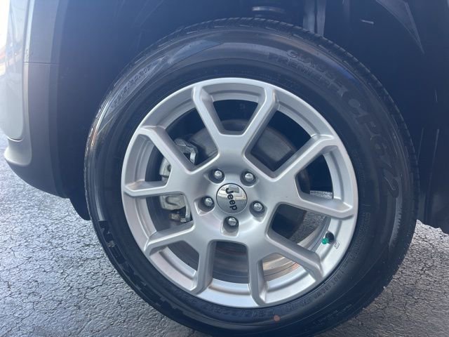 Used 2023 Jeep Renegade Latitude w/ Premium Group image 10