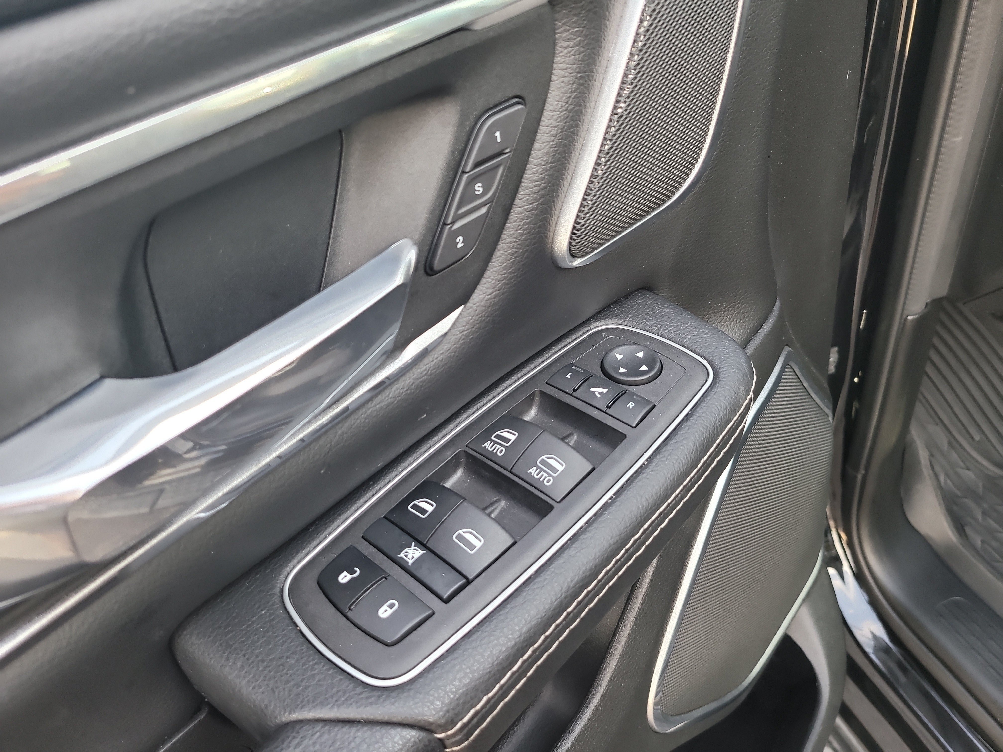Used 2023 RAM 1500 Laramie AWD/4WD image 17