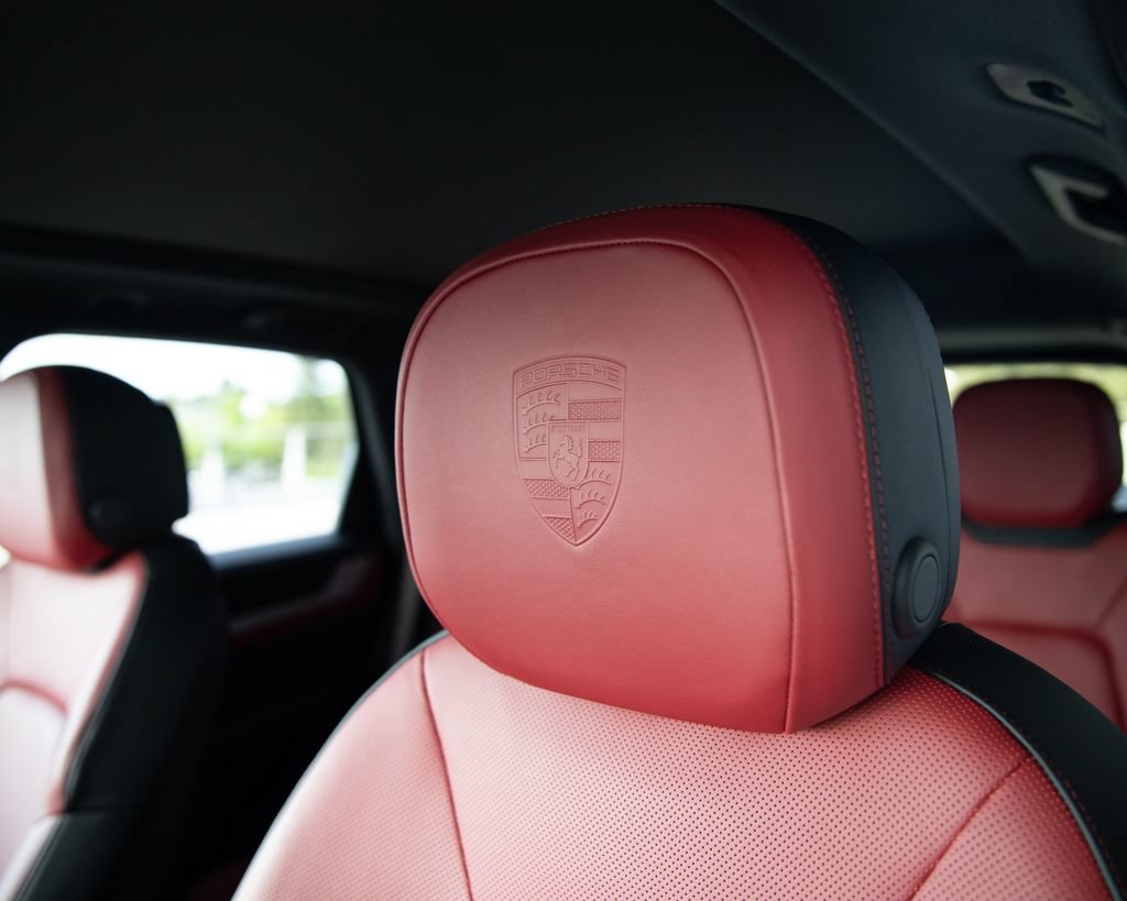 Certified 2026 Porsche Cayenne AWD/4WD image 16