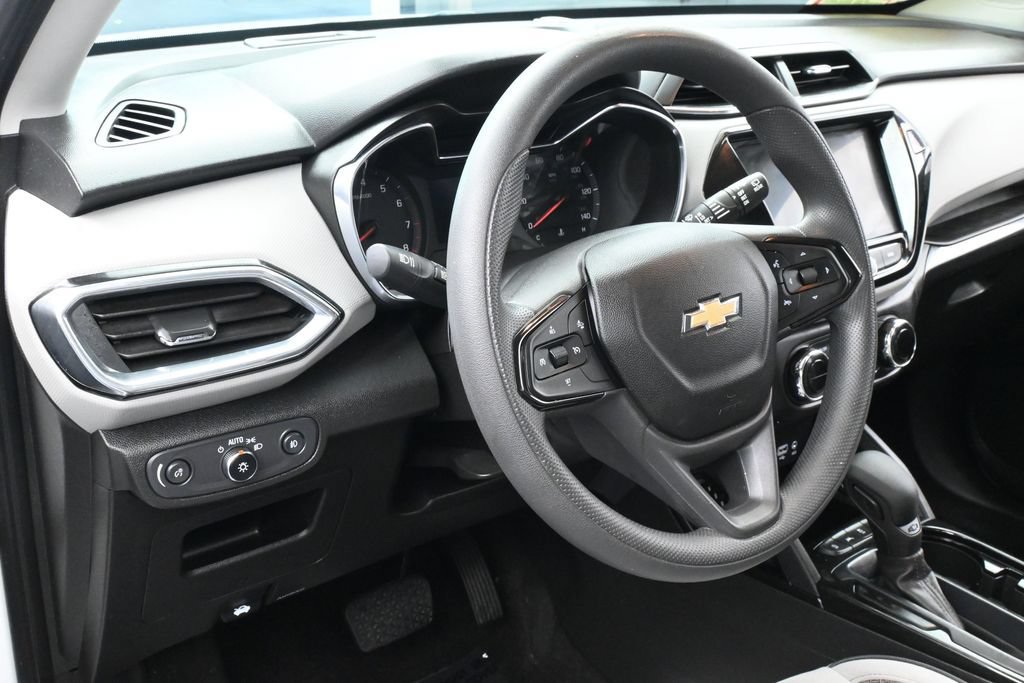 Used 2021 Chevrolet TrailBlazer LT w/ Sun and Liftgate Package FWD image 15