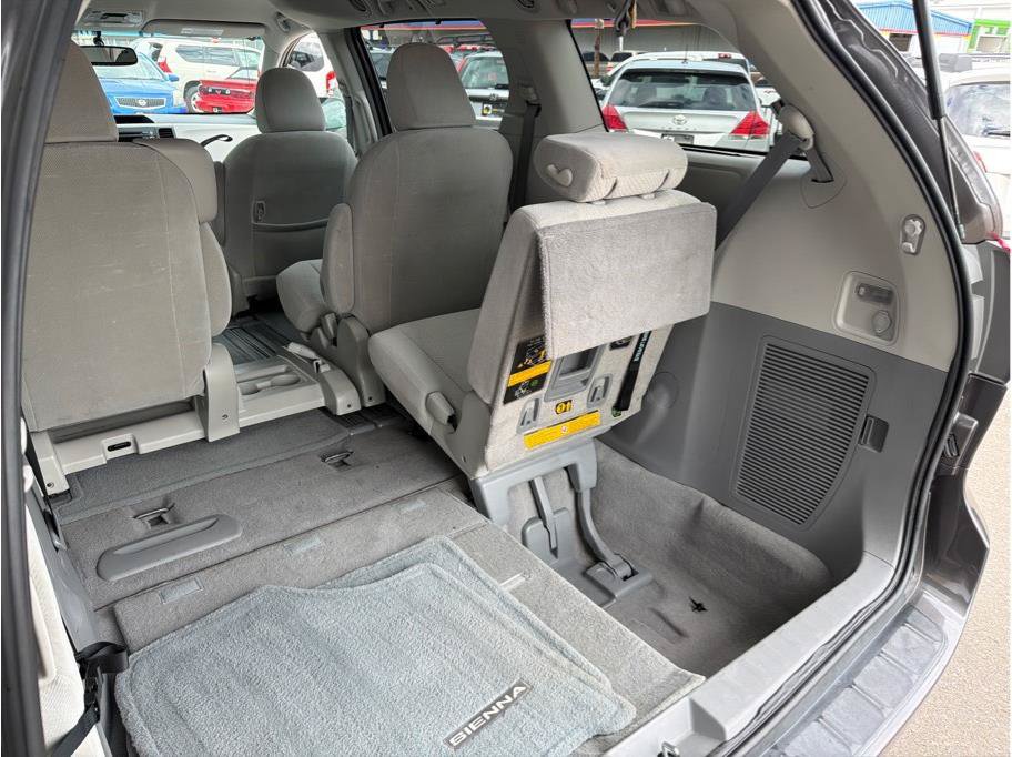 Used 2011 Toyota Sienna LE w/ Towing Pkg FWD image 25