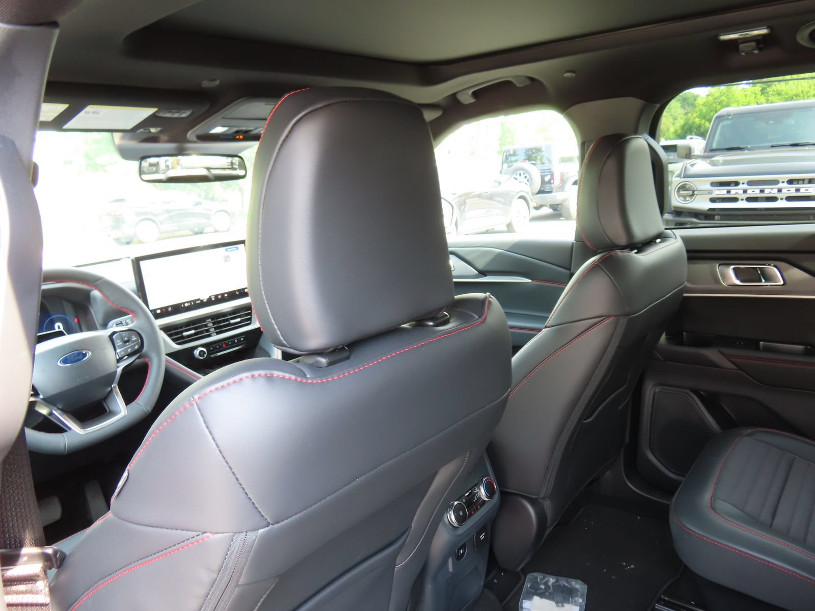 Used 2025 Ford Explorer ST-Line w/ Premium Package AWD/4WD image 32