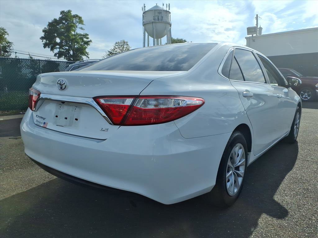 Used 2015 Toyota Camry LE image 3