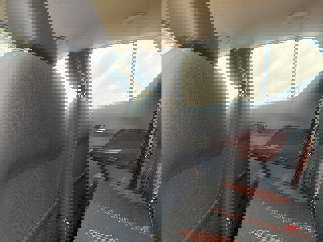 Used 2019 Nissan Kicks SR image 31