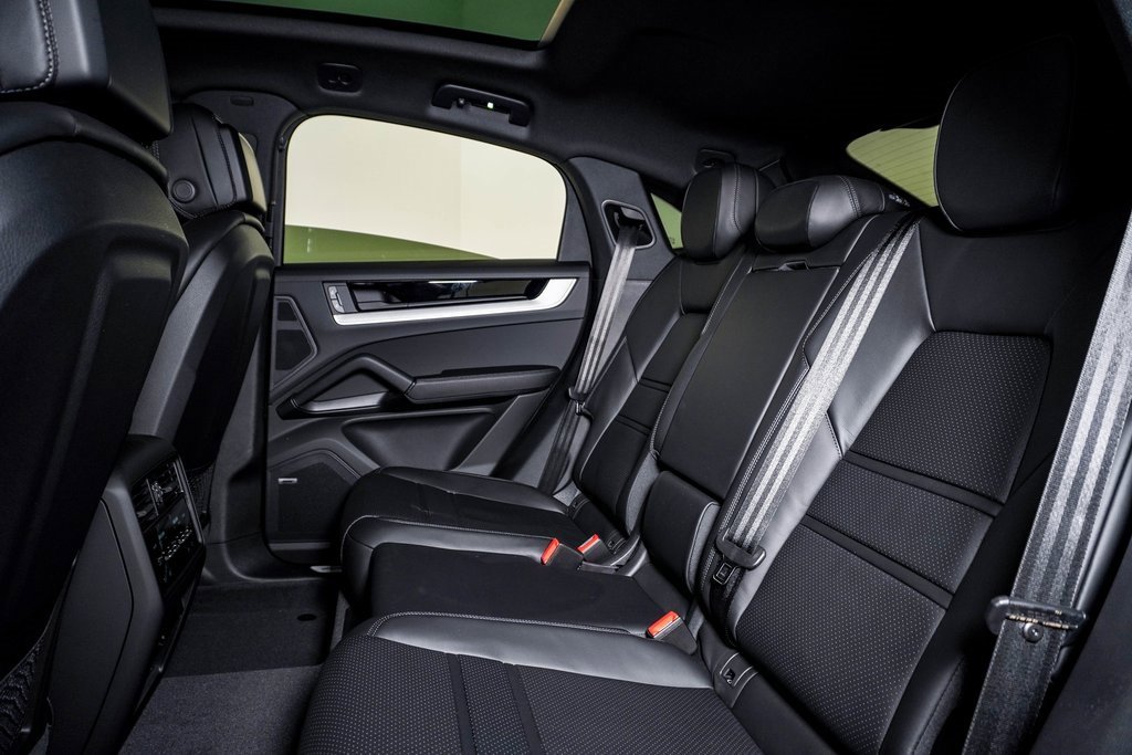 New 2026 Porsche Cayenne Coupe image 17