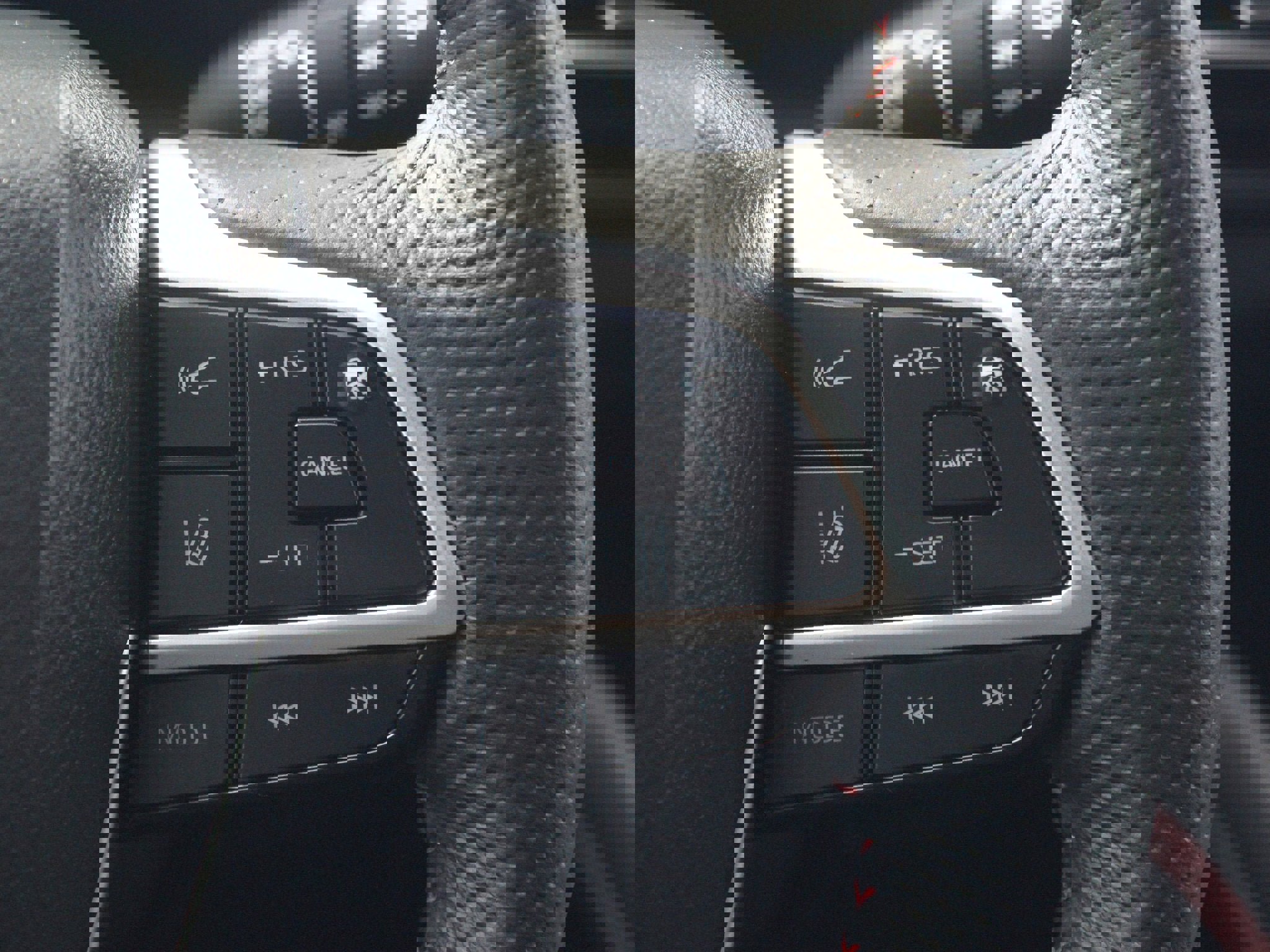 Used 2025 Toyota Sienna XSE w/ XSE Plus Package image 11