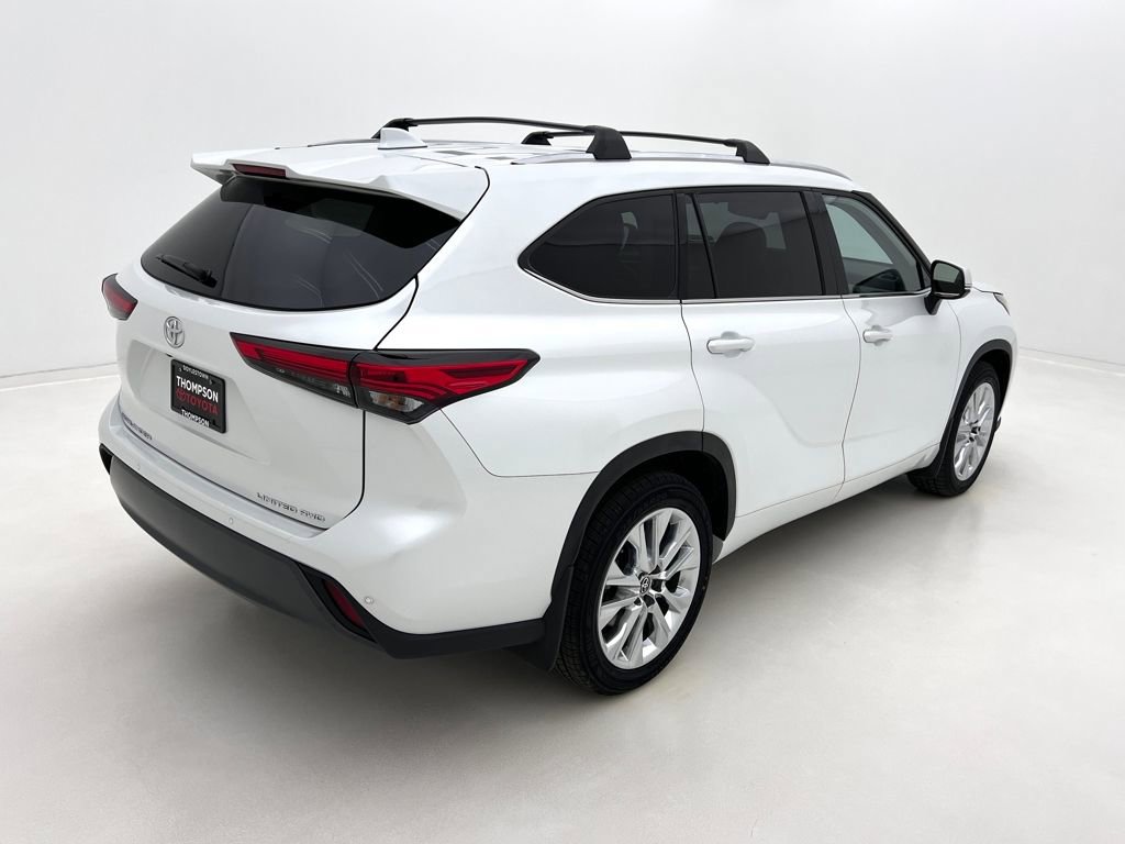 Used 2023 Toyota Highlander Limited image 7