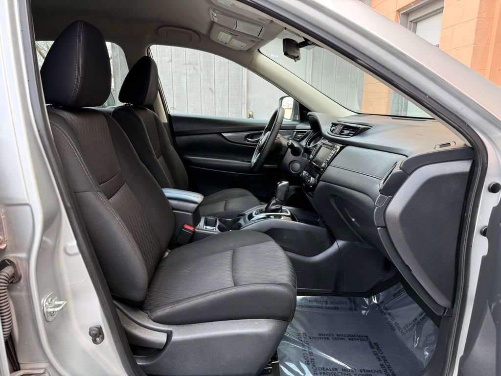 Used 2019 Nissan Rogue SV FWD image 18