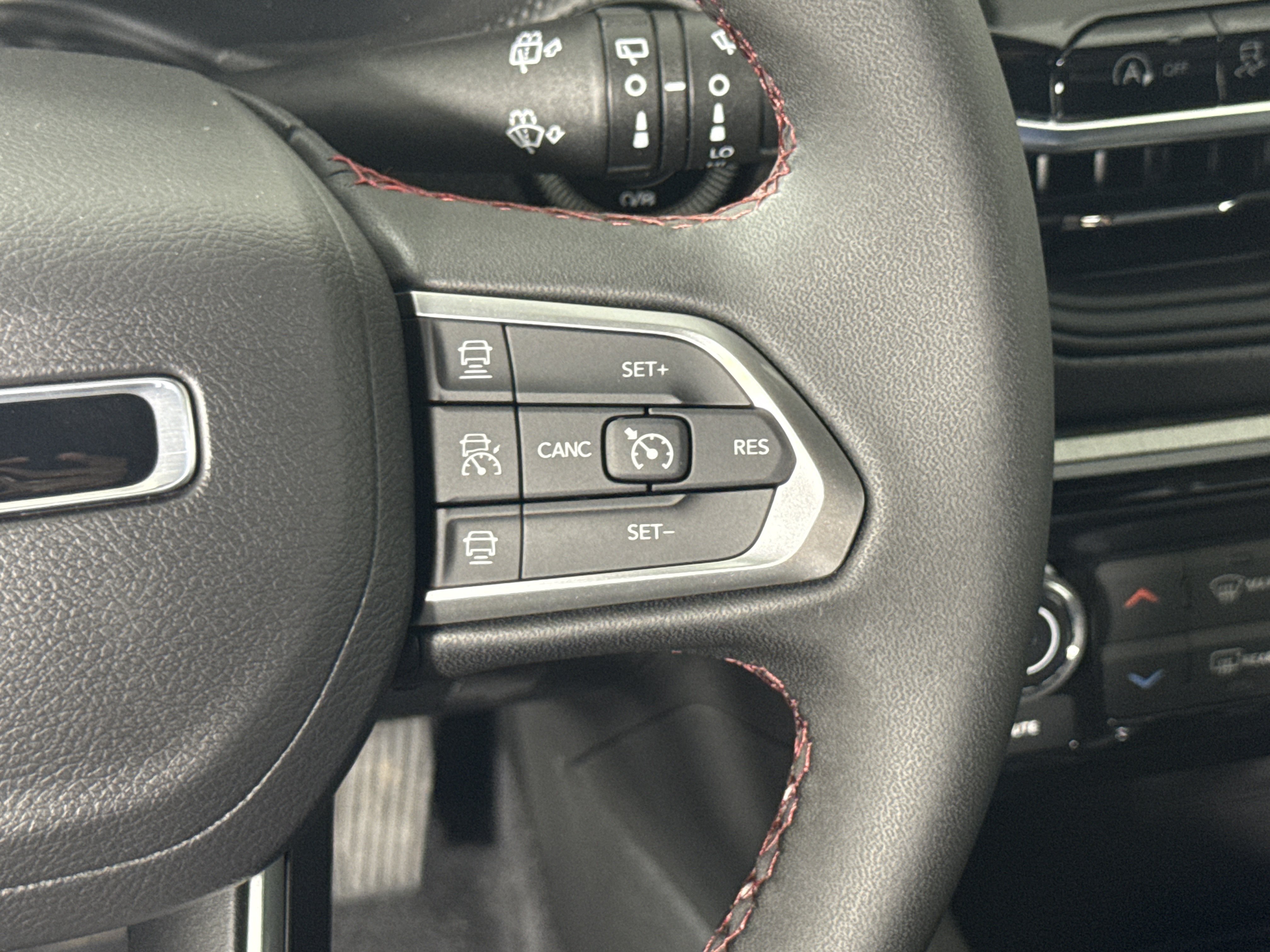 New 2026 Jeep Compass Trailhawk w/ Sun, Sound & Navigation Group AWD/4WD image 18