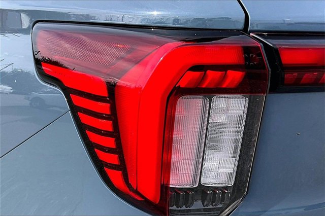 Used 2025 Ford Explorer Active w/ Active Comfort Package image 23