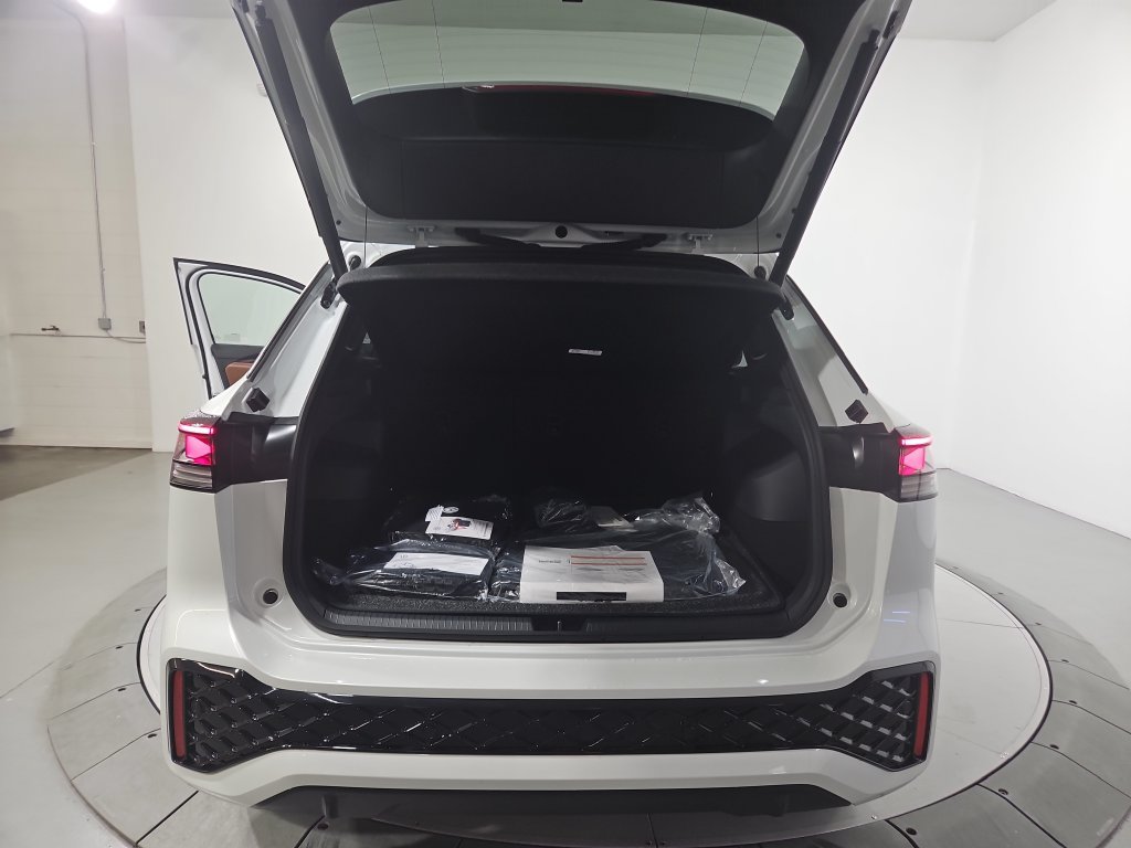 New 2026 Volkswagen Tiguan SEL R-Line AWD/4WD image 21