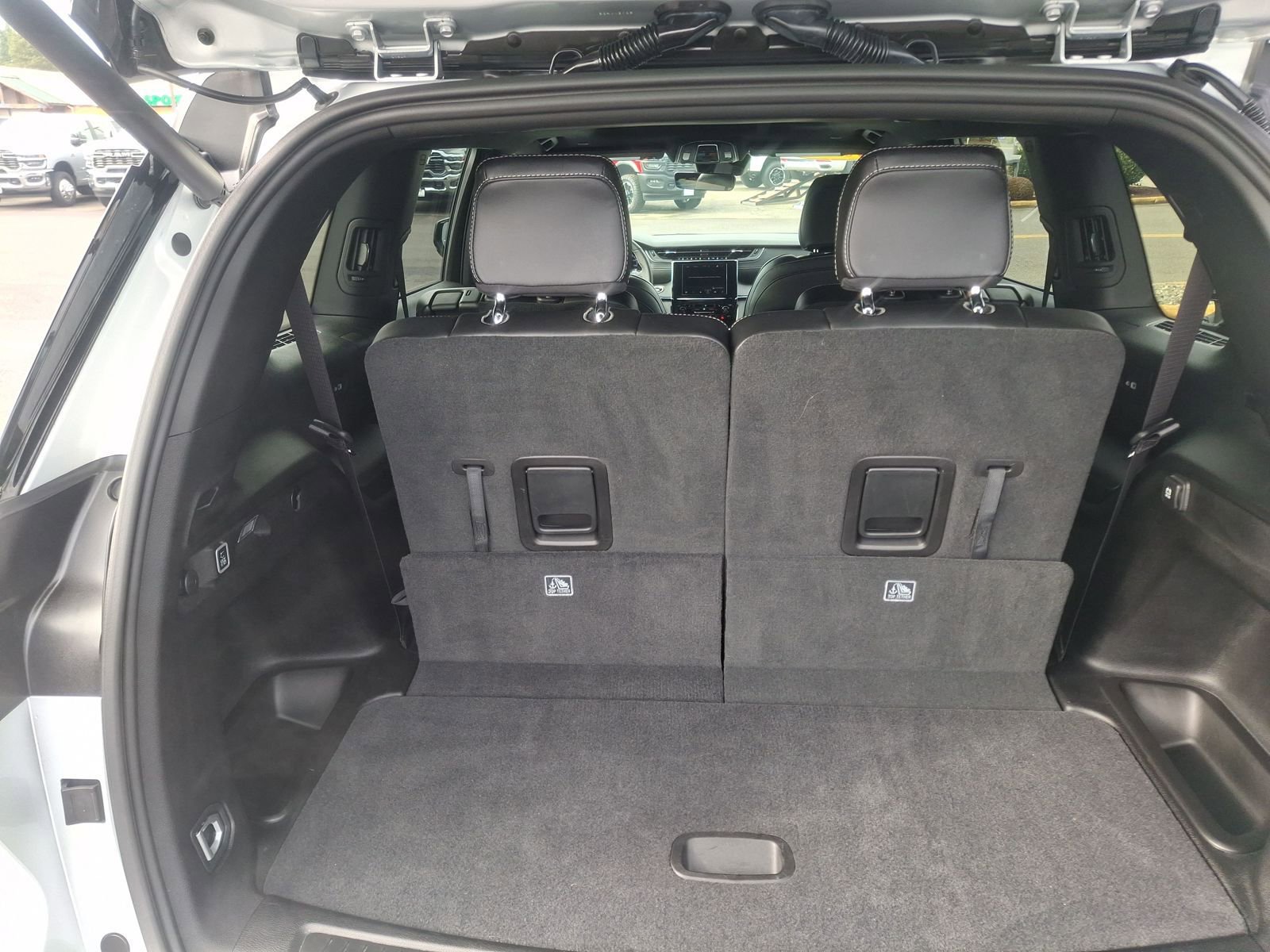 Used 2025 Jeep Grand Cherokee L Altitude image 21