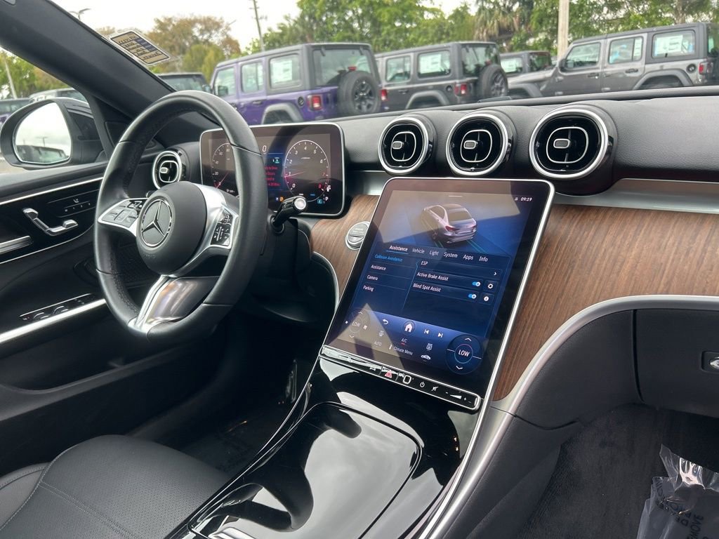 Used 2025 Mercedes-Benz C 300 4MATIC Sedan image 25