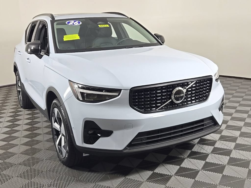 Certified 2026 Volvo XC40 B5 Plus AWD/4WD image 2