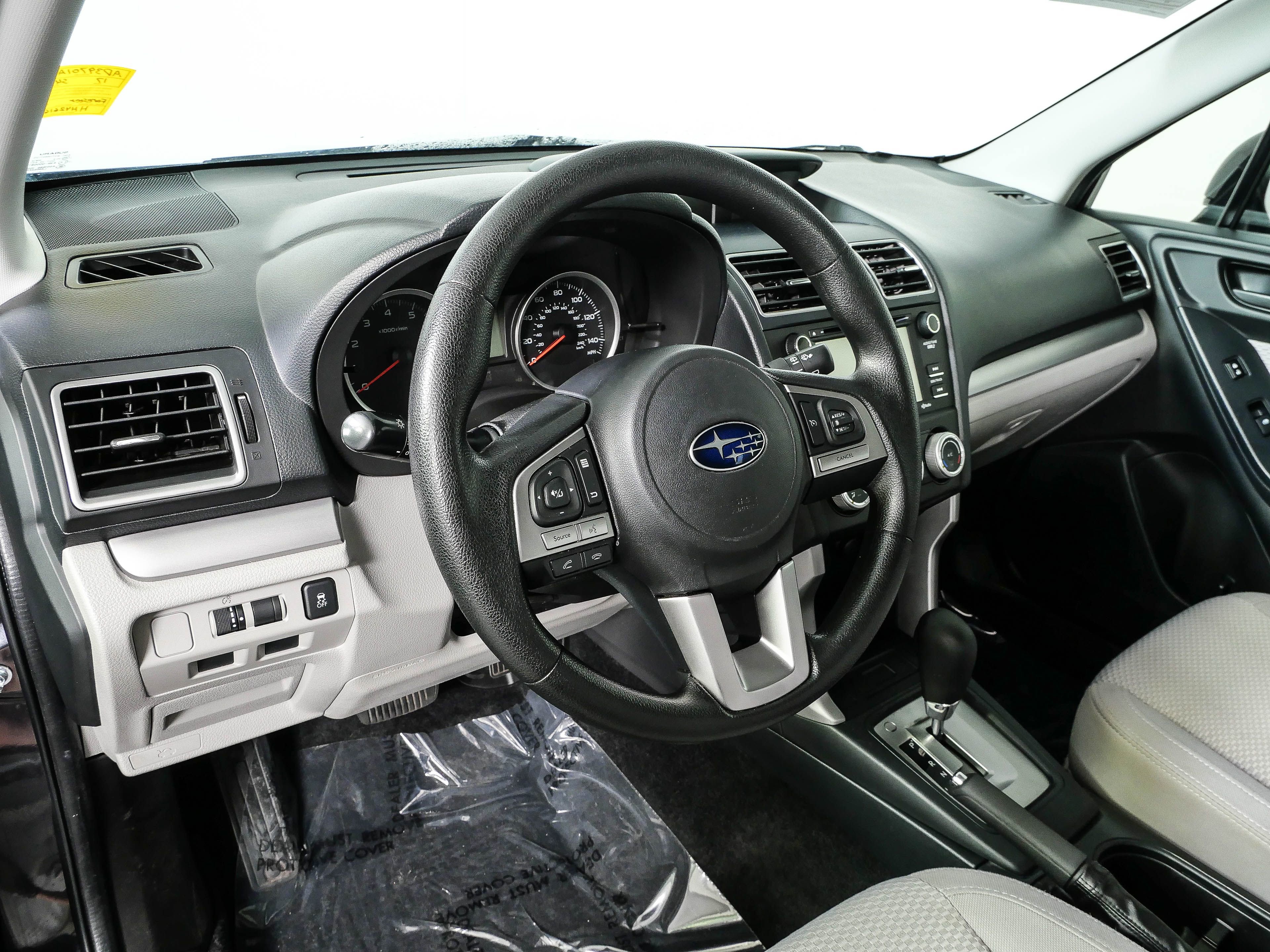 Used 2017 Subaru Forester 2.5i AWD/4WD image 4