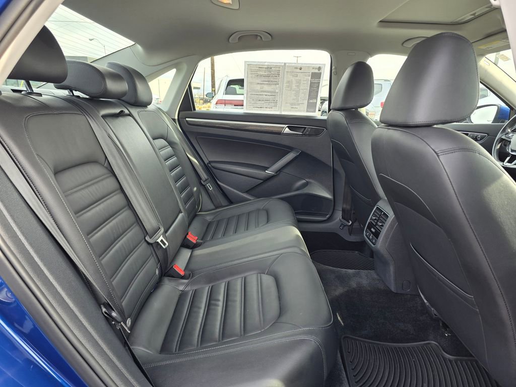 Used 2016 Volkswagen Passat 3.6 SEL Premium image 12