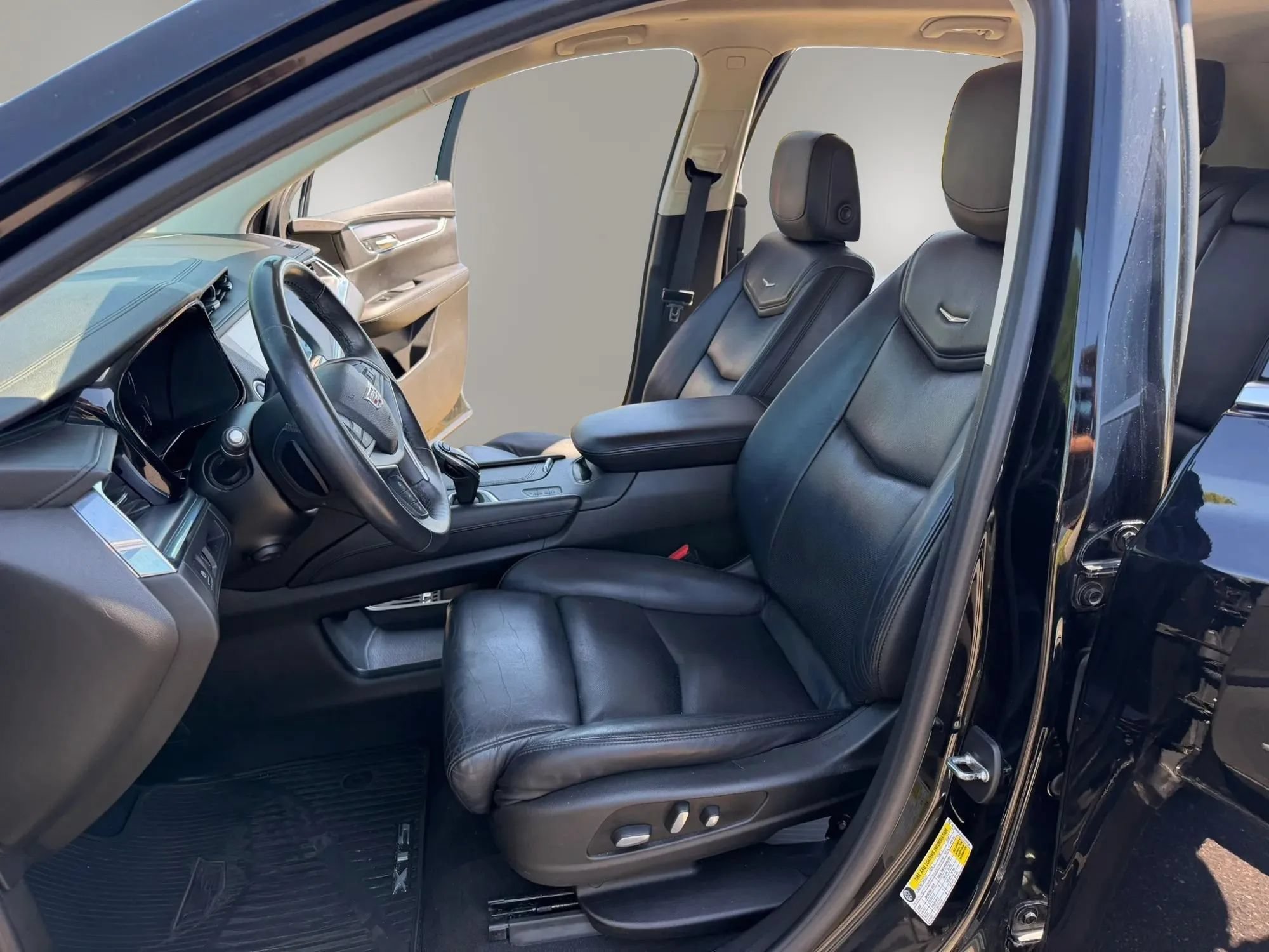 Used 2017 Cadillac XT5 Luxury w/ Driver Awareness Package AWD/4WD image 13