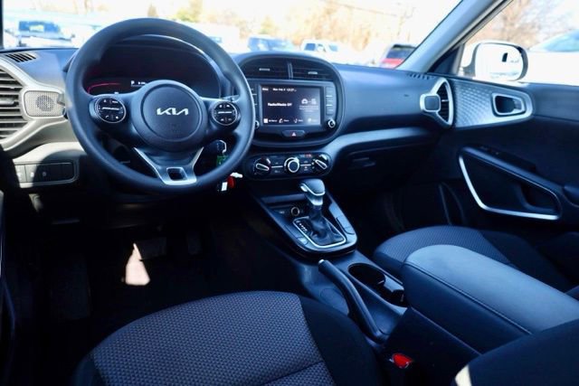 Used 2025 Kia Soul LX image 10