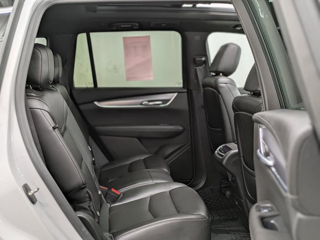 Used 2023 Cadillac XT6 Luxury image 24