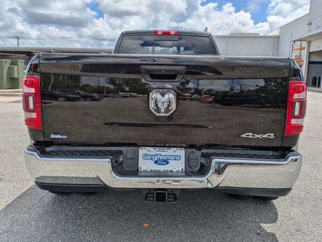 Used 2024 RAM 3500 Tradesman w/ Chrome Appearance Group AWD/4WD image 4