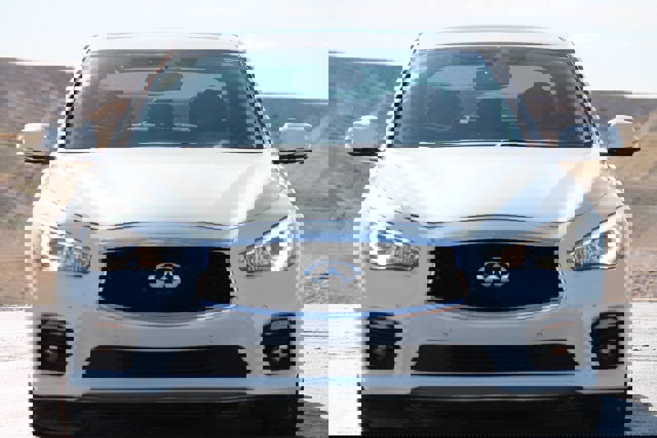 Used 2014 INFINITI Q50 Hybrid AWD w/ Deluxe Technology Package image 3