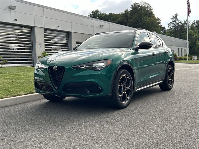 New 2025 Alfa Romeo Stelvio Sprint image 1
