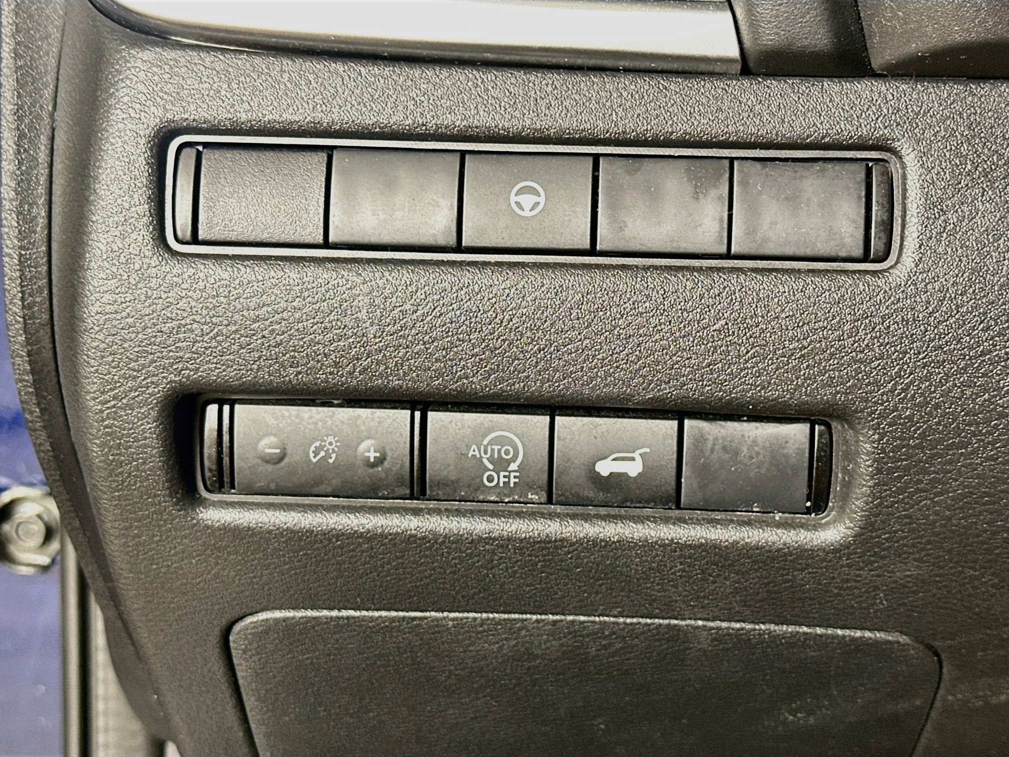 Used 2025 Nissan Rogue SV AWD/4WD image 17