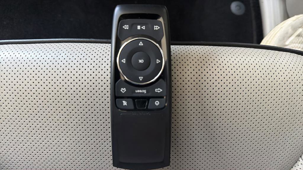 Used 2021 Chrysler Pacifica Limited w/ Uconnect Theater Family Group FWD image 25