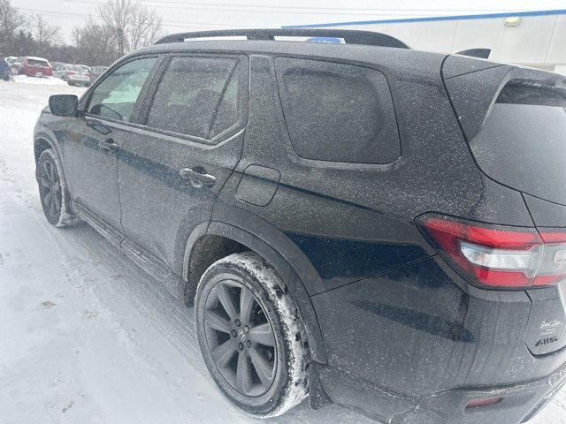 Used 2023 Honda Pilot Sport image 5