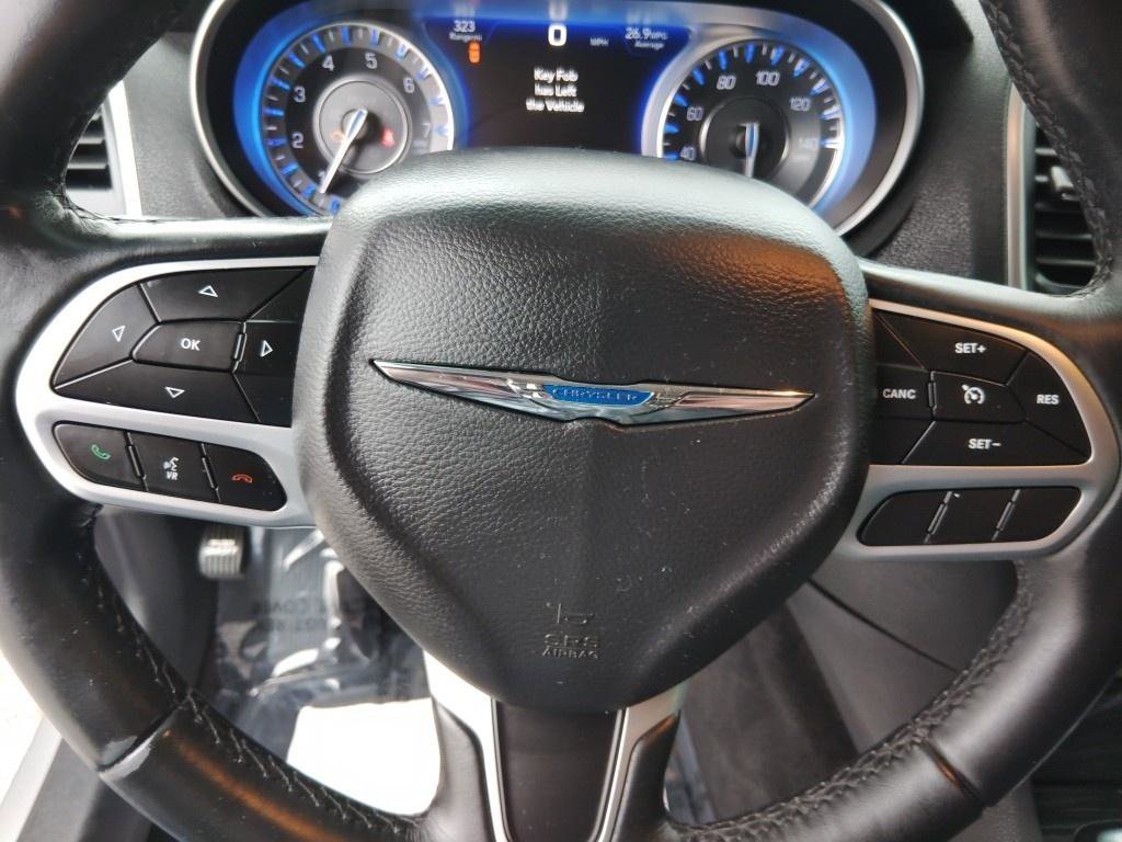 Used 2018 Chrysler 300 Touring w/ Driver Convenience Group image 17
