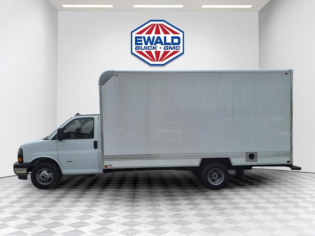 Used 2024 GMC Savana 3500 Extended w/ Power Convenience Package RWD image 3