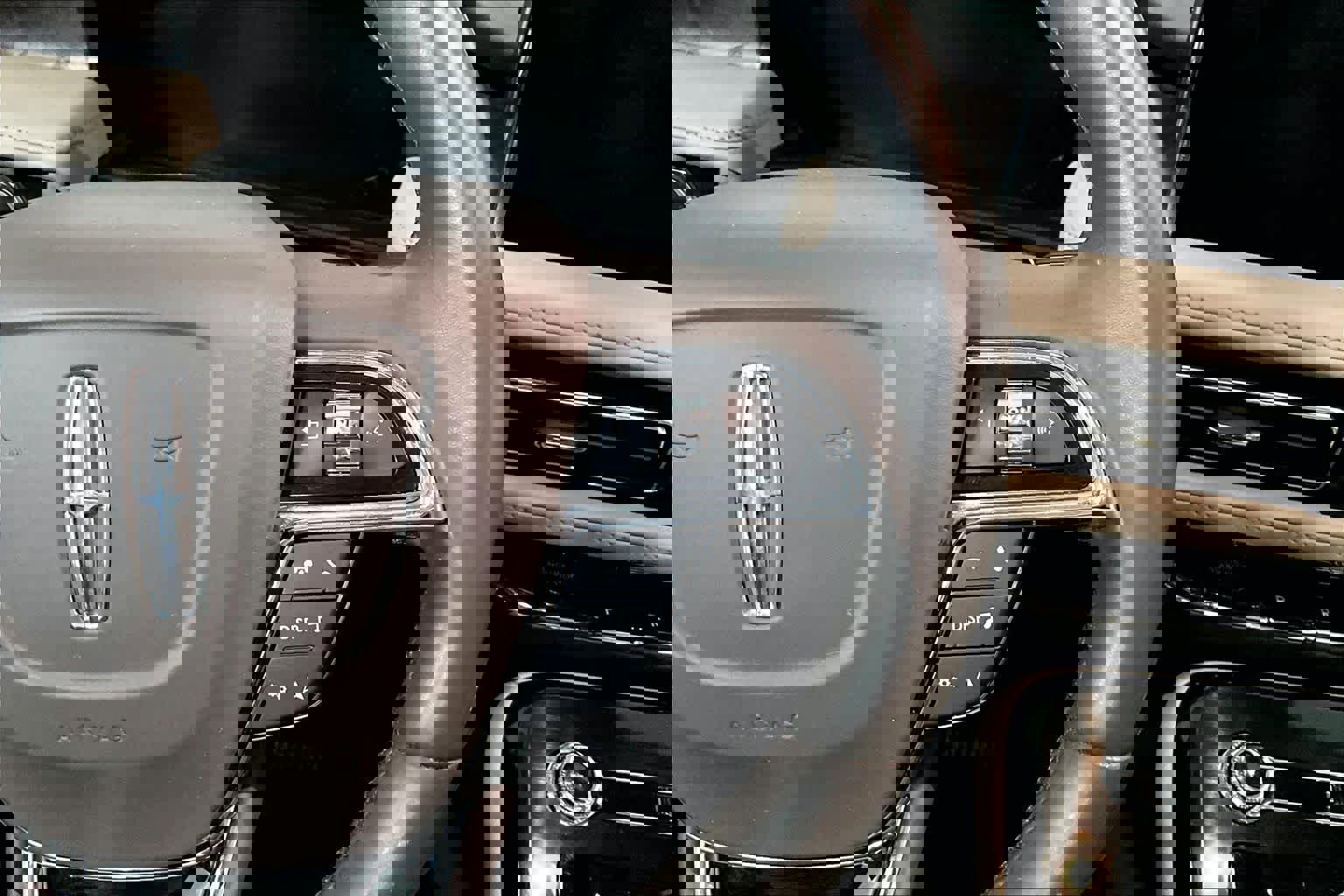 Used 2022 Lincoln Nautilus Reserve w/ Equipment Group 201A image 24