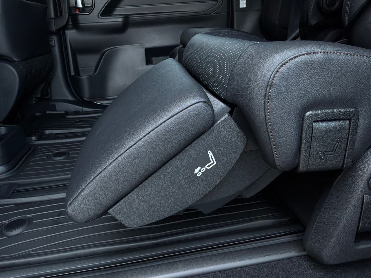 New 2026 Toyota Sienna Limited AWD/4WD image 12