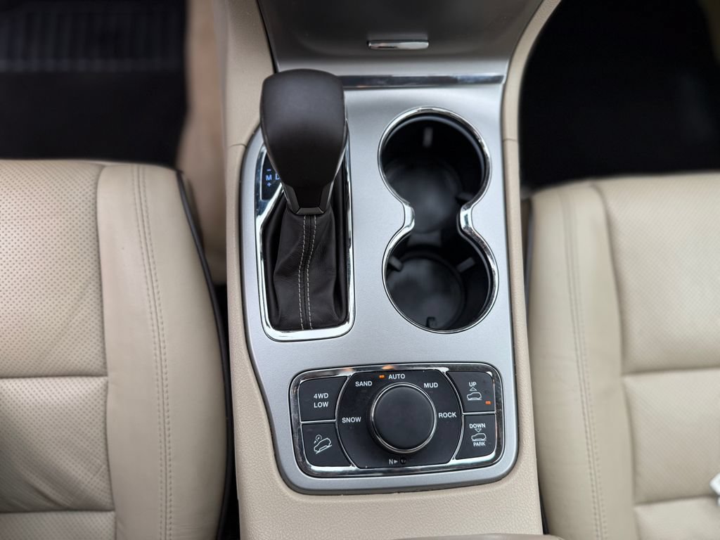 Used 2018 Jeep Grand Cherokee Overland AWD/4WD image 15