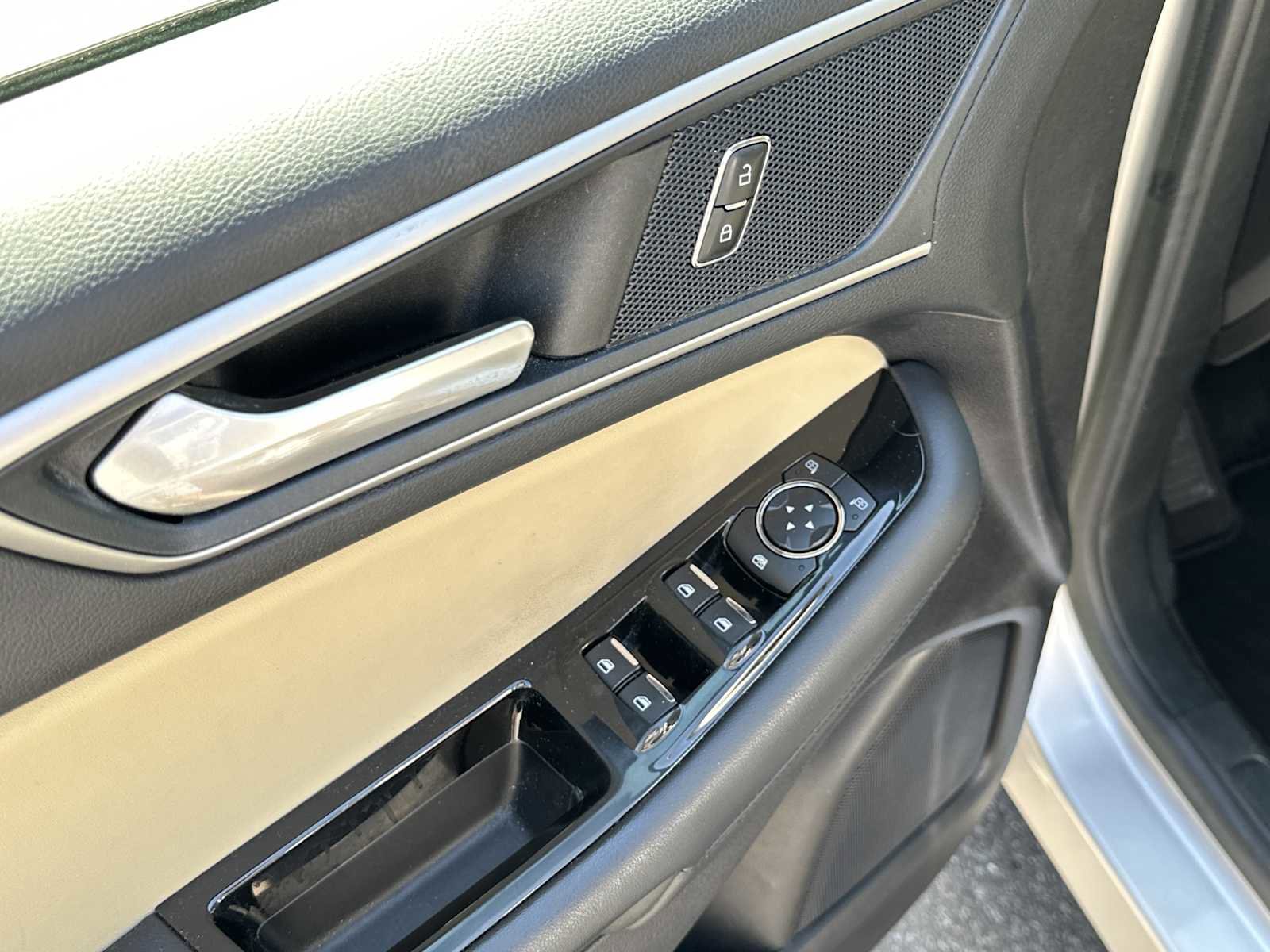 Used 2019 Ford Edge SEL w/ Equipment Group 201A image 14