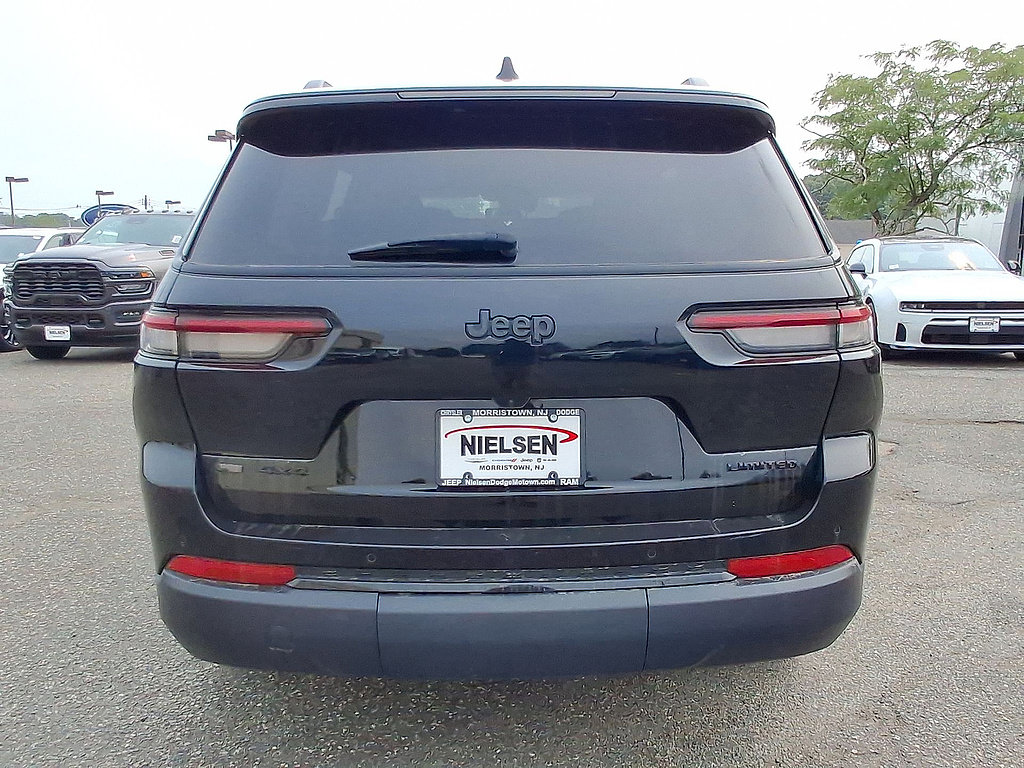 Certified 2023 Jeep Grand Cherokee L Limited w/ Black Appearance Package AWD/4WD image 29