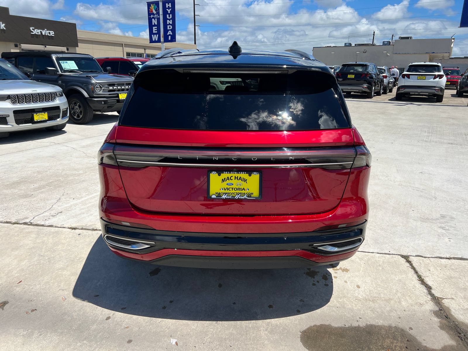 Used 2024 Lincoln Nautilus Reserve AWD/4WD image 4