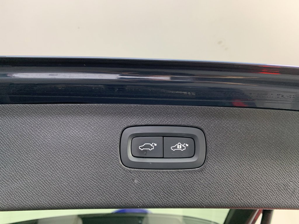 Used 2021 Volvo XC90 T6 Momentum image 37