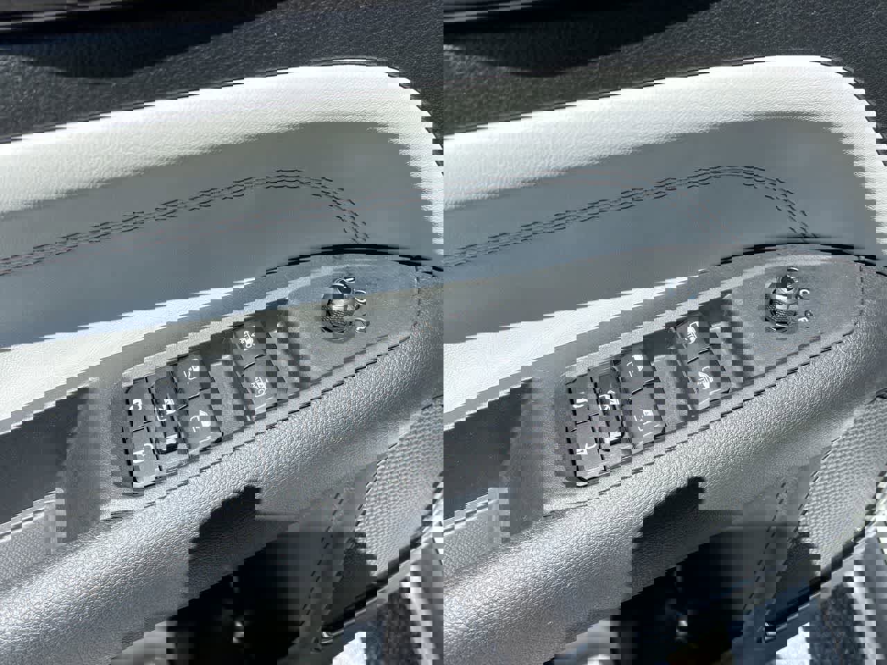 Used 2025 Jeep Compass Limited AWD/4WD image 22