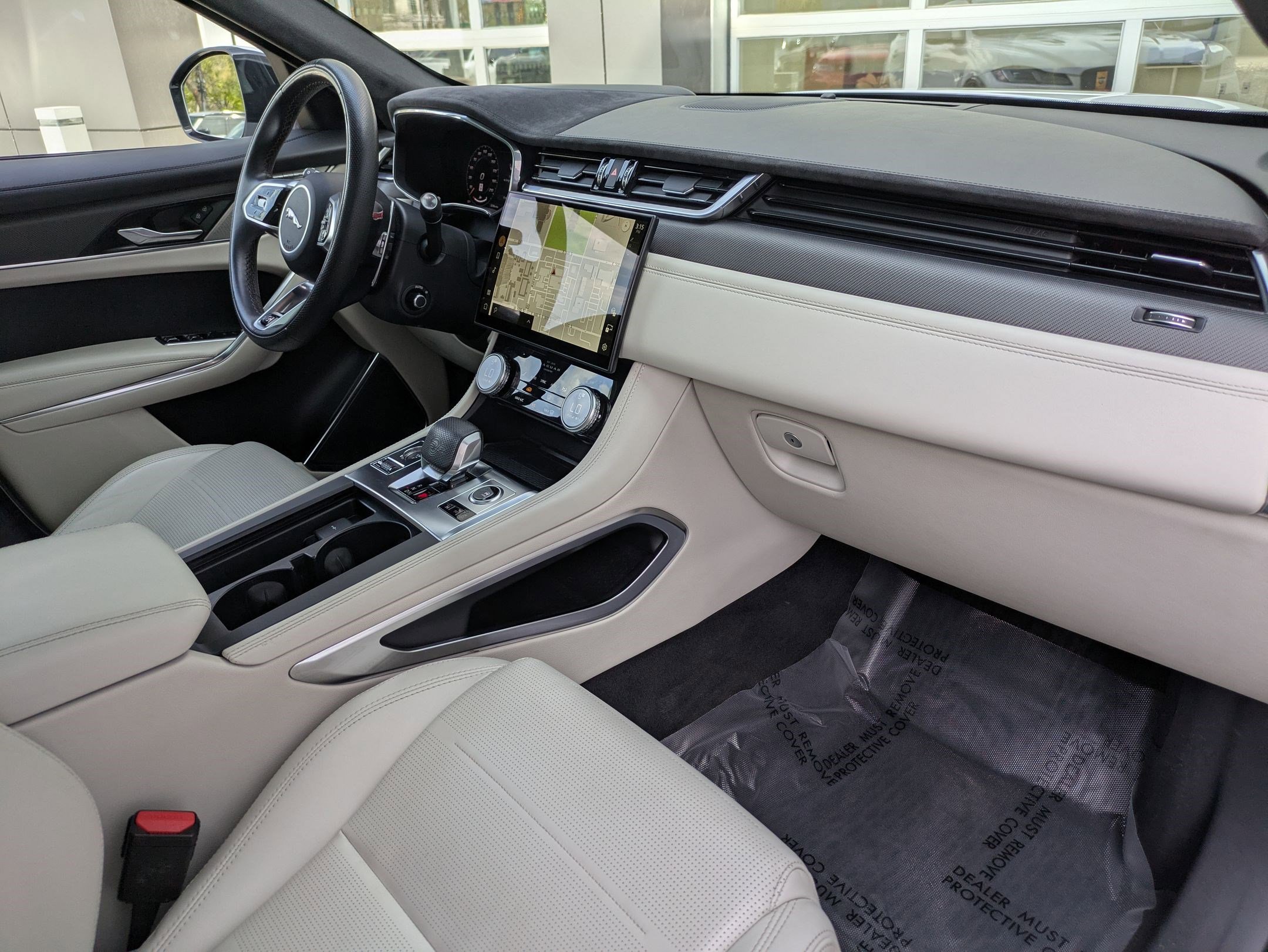 Used 2023 Jaguar F-PACE SVR image 35