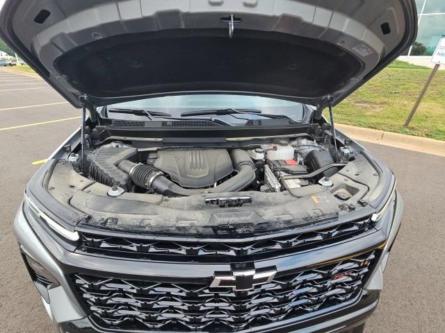 Used 2024 Chevrolet Traverse RS FWD image 3