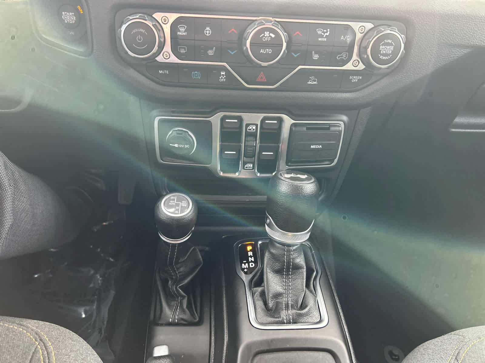Used 2024 Jeep Wrangler Unlimited w/ Convenience Group AWD/4WD image 28