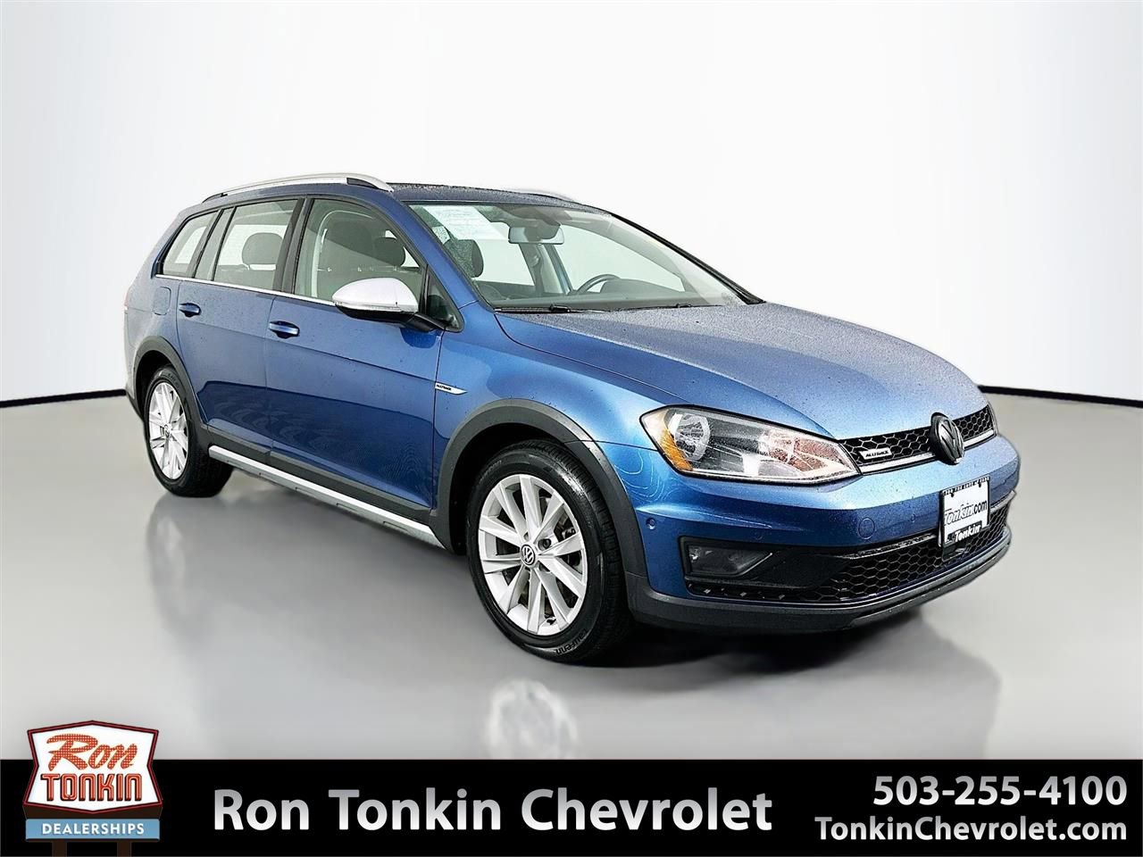 Used 2017 Volkswagen Golf Alltrack S image 1