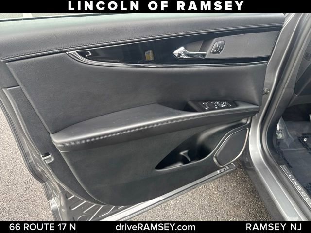 Used 2023 Lincoln Nautilus Reserve image 12